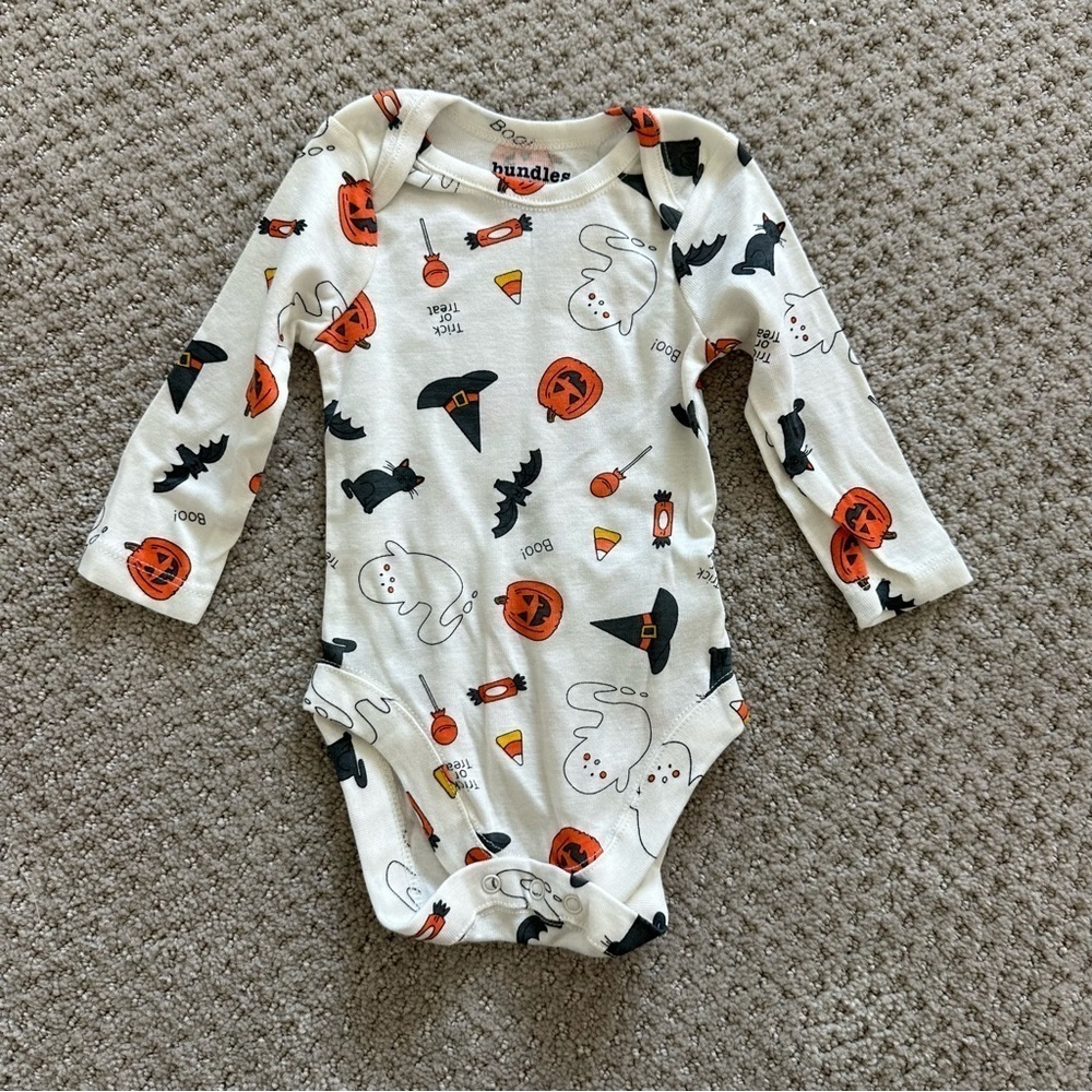 NWT Halloween Long Sleeve Onesie & Pajama Bundle 0-3 Months - Picture 7 of 11